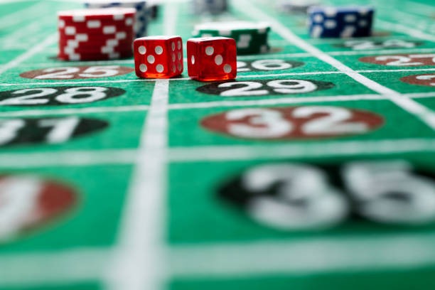 Live Hot Pot dealer revealing cards in Andar Bahar game